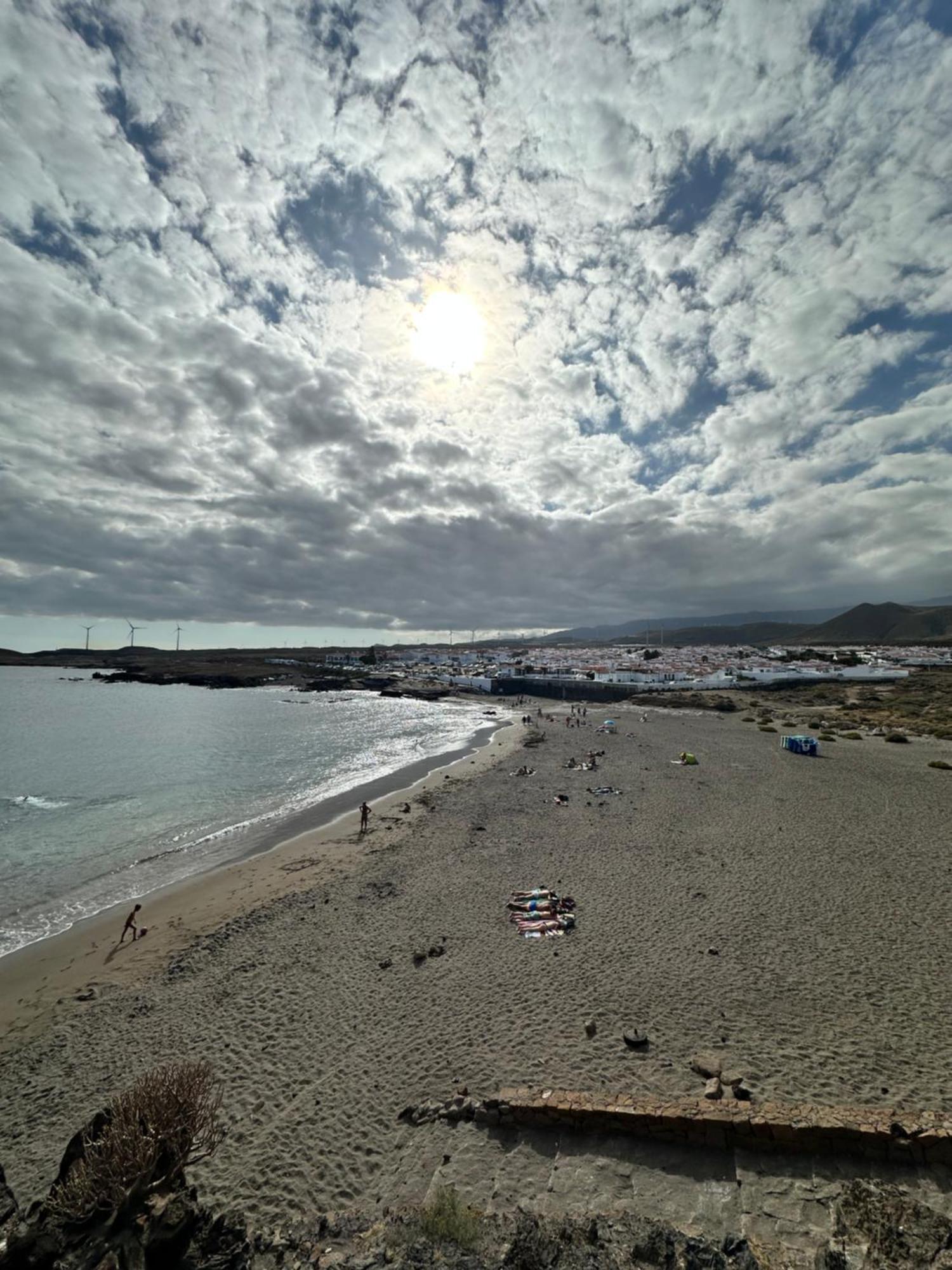 Julia Ancor Beach Abades  Luaran gambar